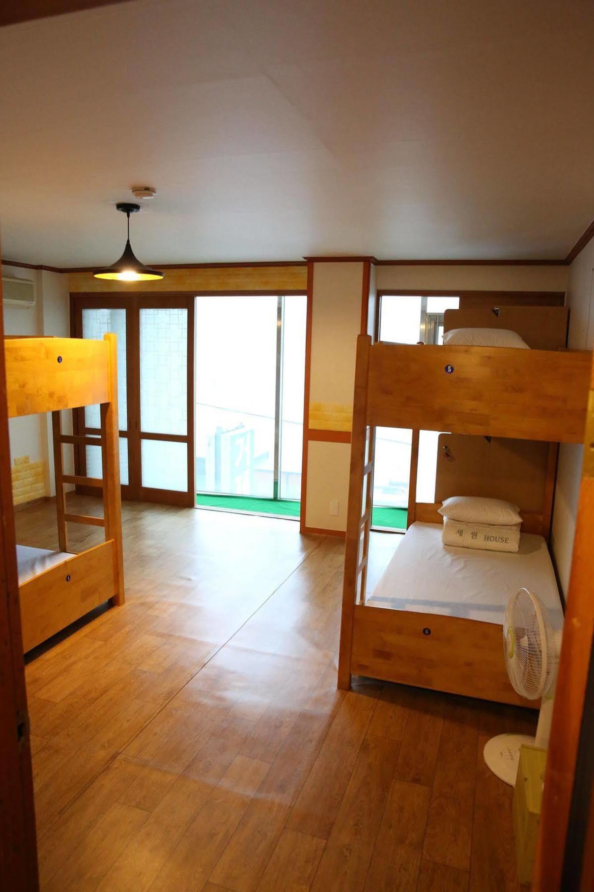 Yes Guesthouse Μπουσάν Εξωτερικό φωτογραφία